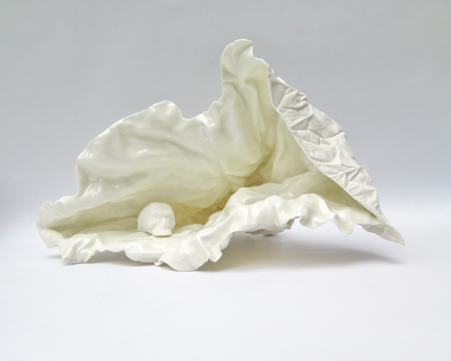 "Songe éphémère", 2023. Porcelaine, impression par coulage. H. 16 x L. 30 x P. 20 cm